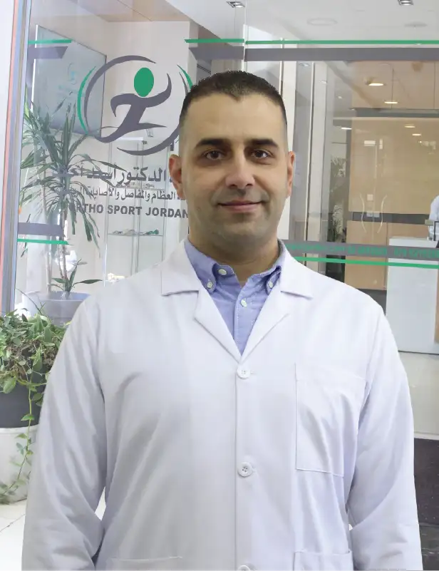 فريق مركز الدكتور اسعد احمد - رمضان السعدي - مدير المركز و مسؤول شؤون المرضى و الدعم اللوجستي.